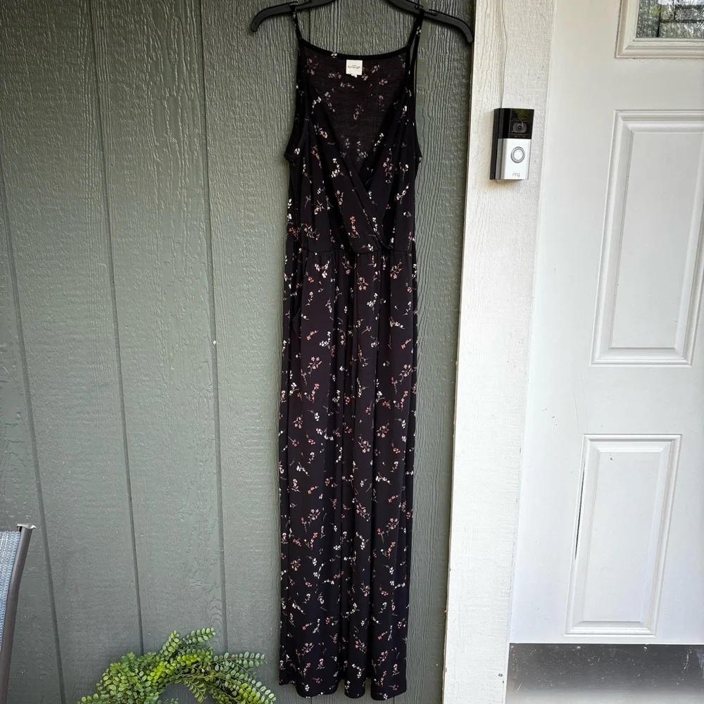 Kaileigh Floral V-Neck Jumpsuit - Size Medium - Picture 1 of 11
